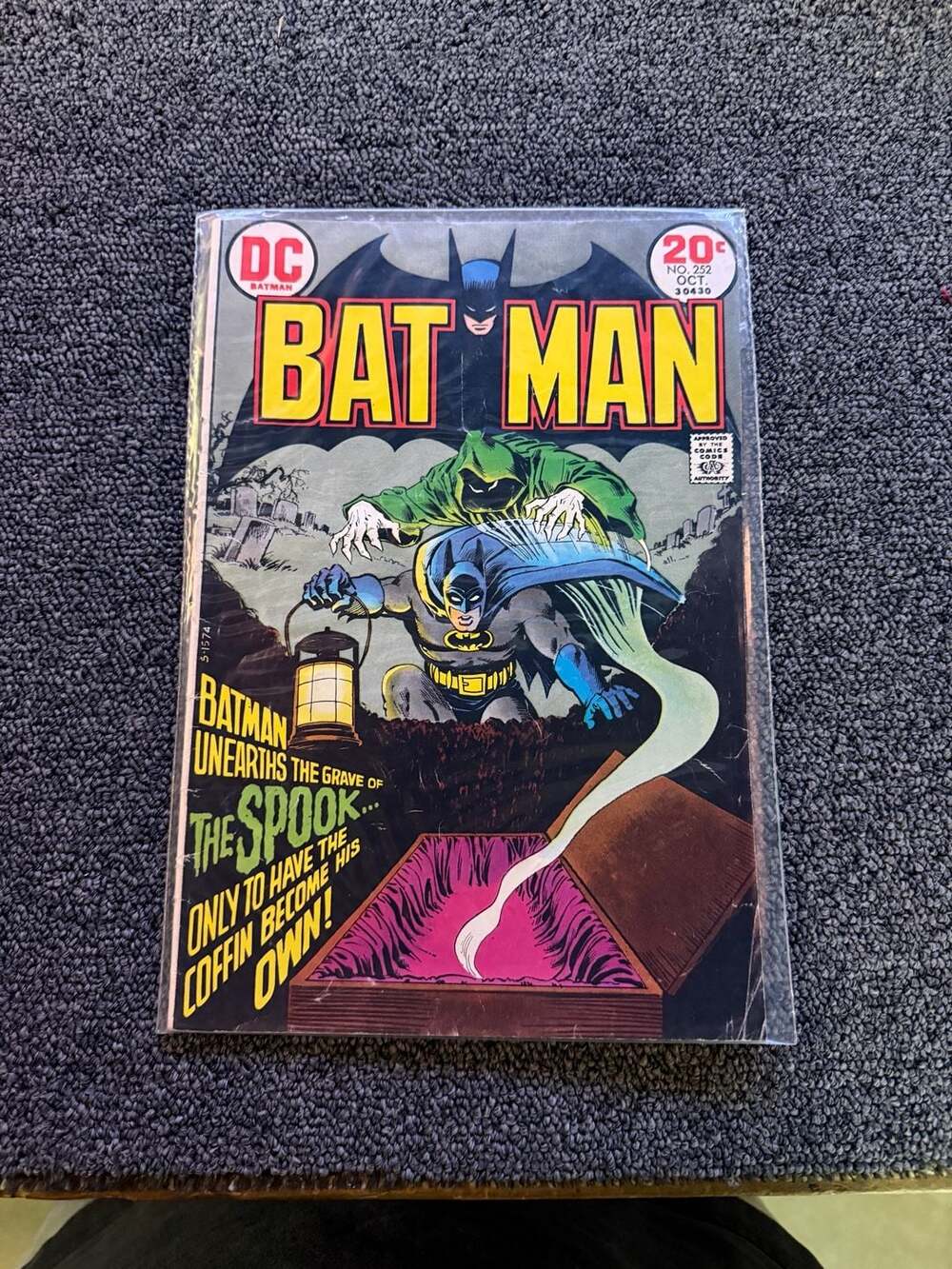 DC Comics Batman #252 Comic Book Oct 1973 Origin of The Spook